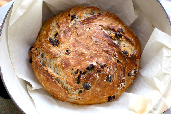 no_knead_fruit_nut_bread