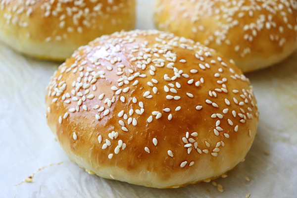 Quick and Easy Hamburger Bun Recipe - Ready in 30 Minutes!